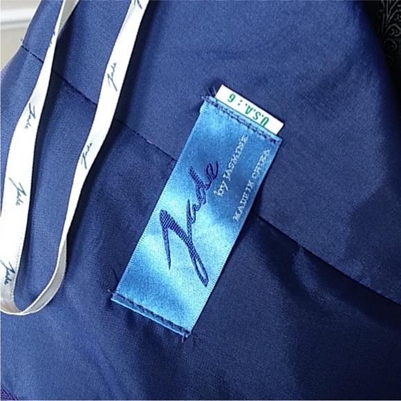 Jade By Jasmine JD3318A Formal Floor-length Gown. Size 6 - Picture 9 of 12